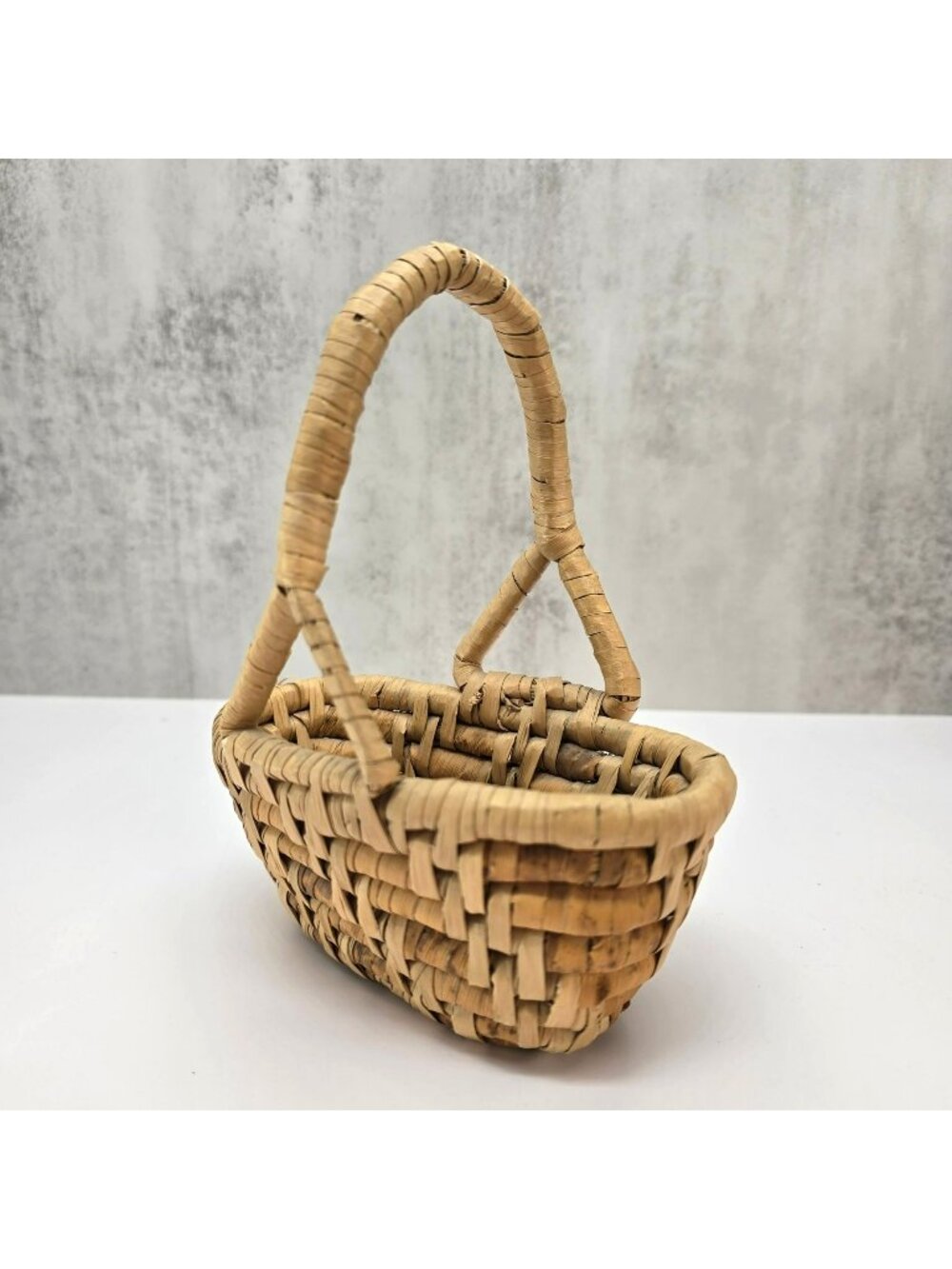 Vintage Small Woven Basket With Handle - Handcrafted Rustic Decor Piece CM2325
